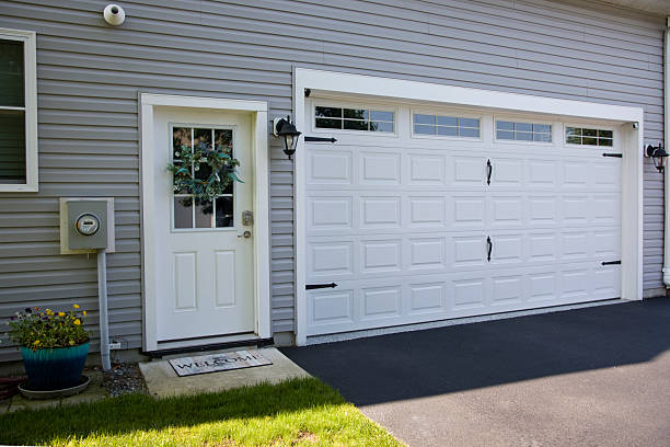 24/7 Emergency Garage Door Panel Replacement experts in Arlington, TN